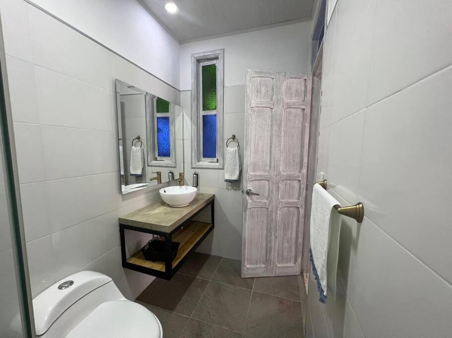 Nueva En San Antonio Cali, La Casa De Tona Villa Kültér fotó